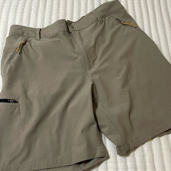 Men's Columbia Khaki Active Shorts Size 34 - Picture 1 of 3